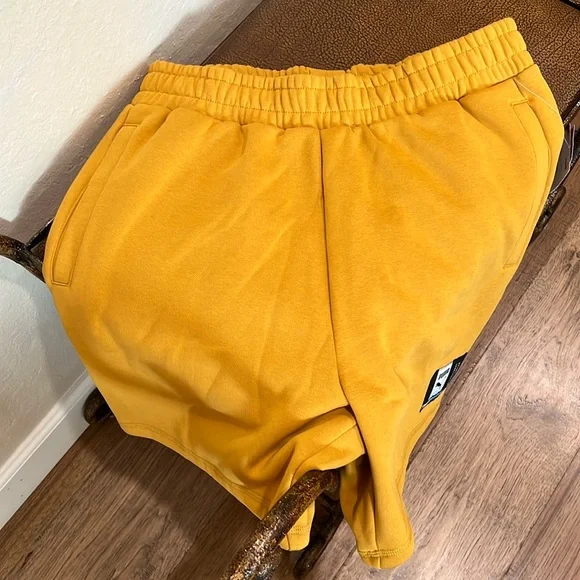 Brand New Puma SE Badge Sweat Pants Short Color: Amber Super Soft & comfortable! - Picture 1 of 10